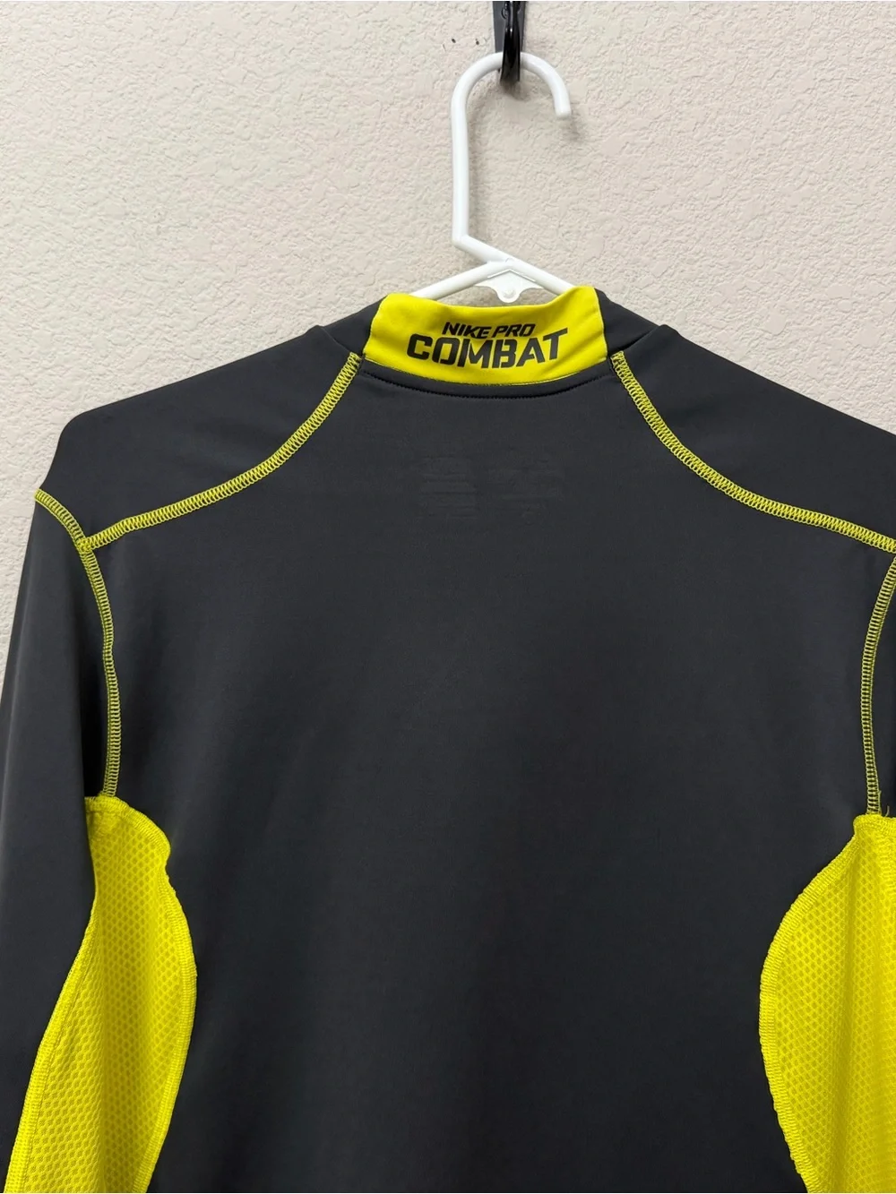 Nike combat pro hyper warm Black and Yellow Performance Hiking bike jog Top